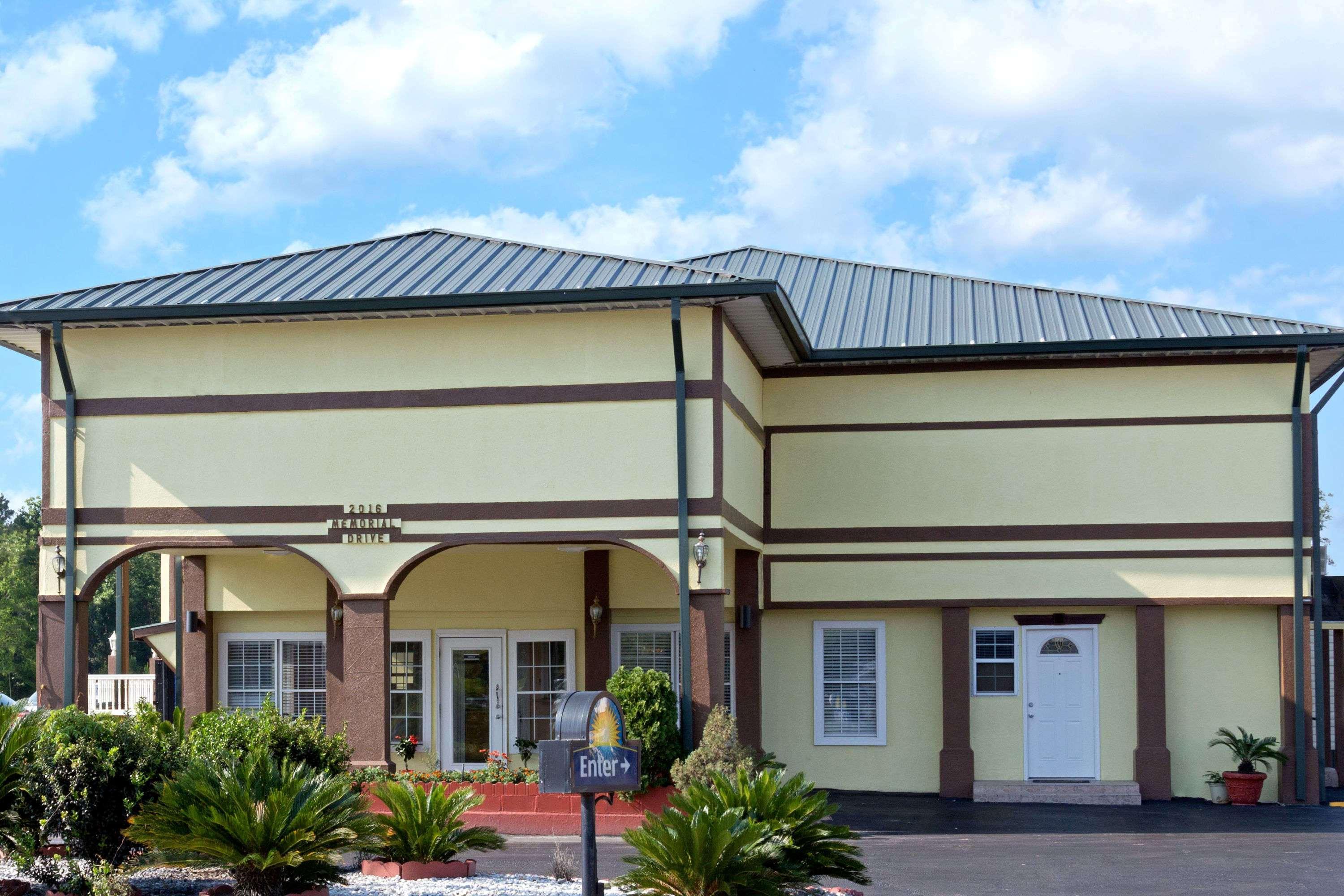 Days Inn By Wyndham Waycross Esterno foto