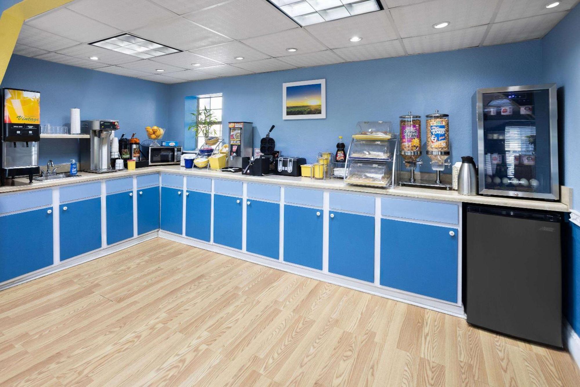 Days Inn By Wyndham Waycross Esterno foto