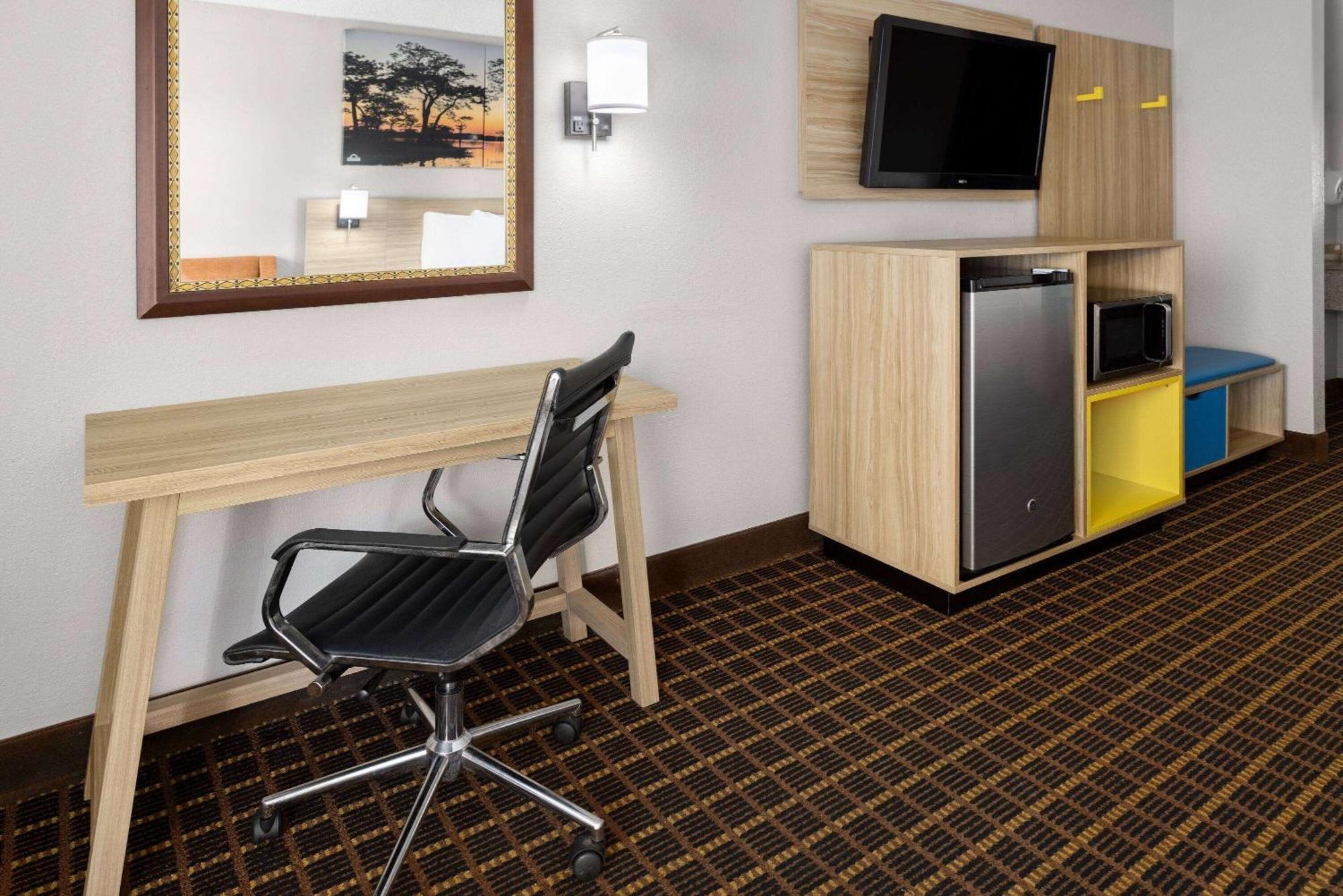 Days Inn By Wyndham Waycross Esterno foto