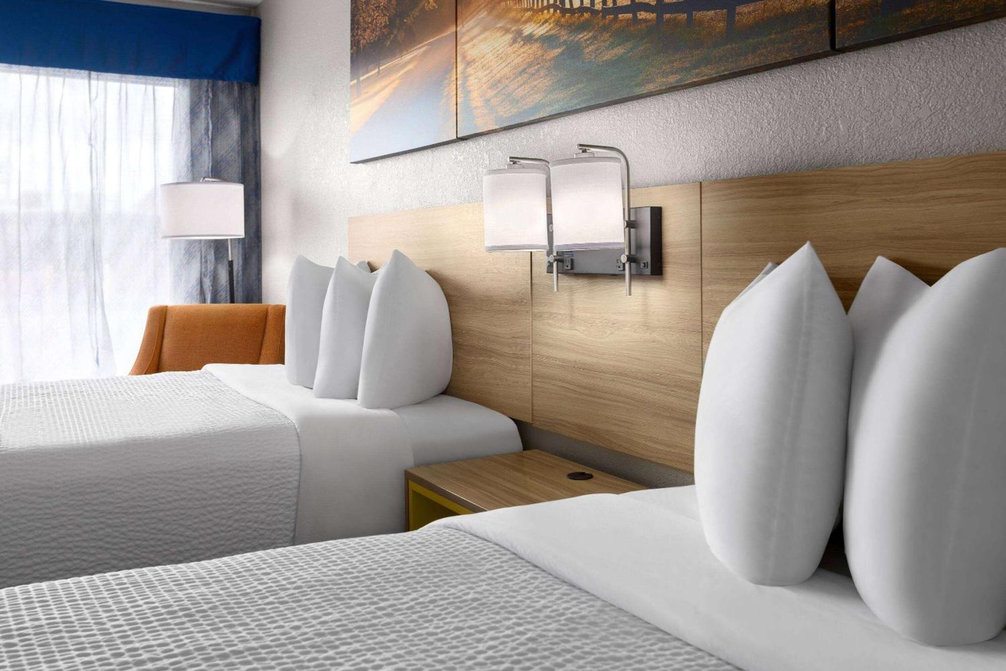 Days Inn By Wyndham Waycross Esterno foto