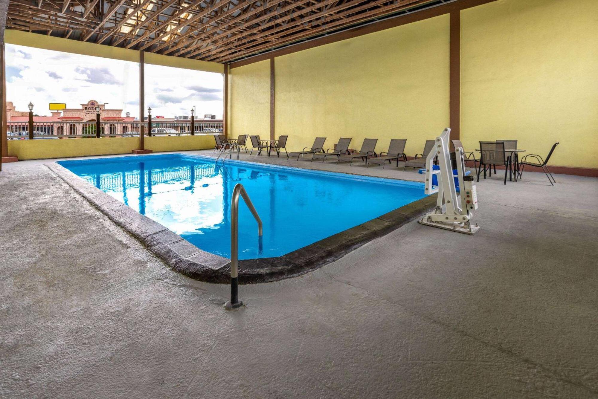 Days Inn By Wyndham Waycross Esterno foto