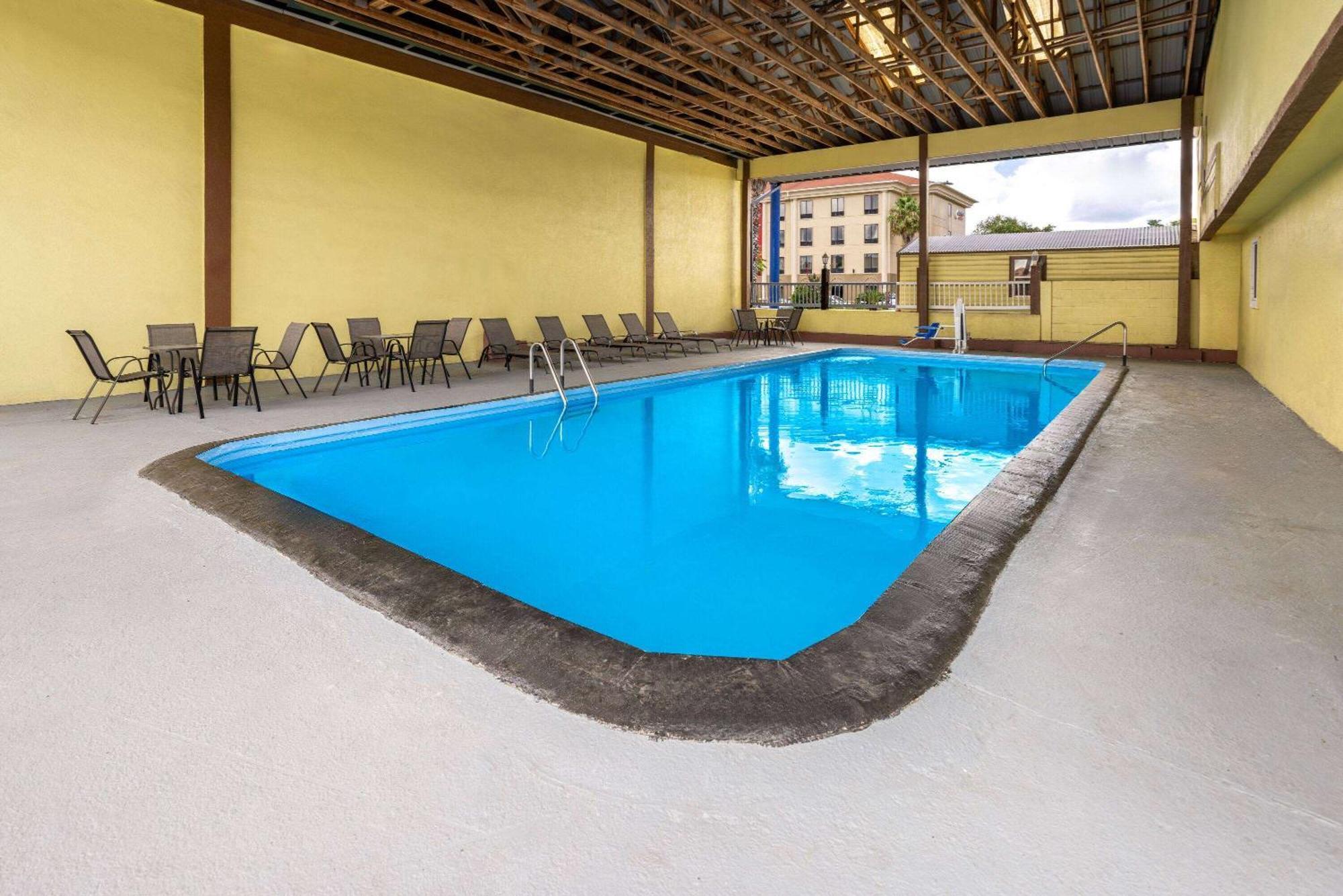 Days Inn By Wyndham Waycross Esterno foto