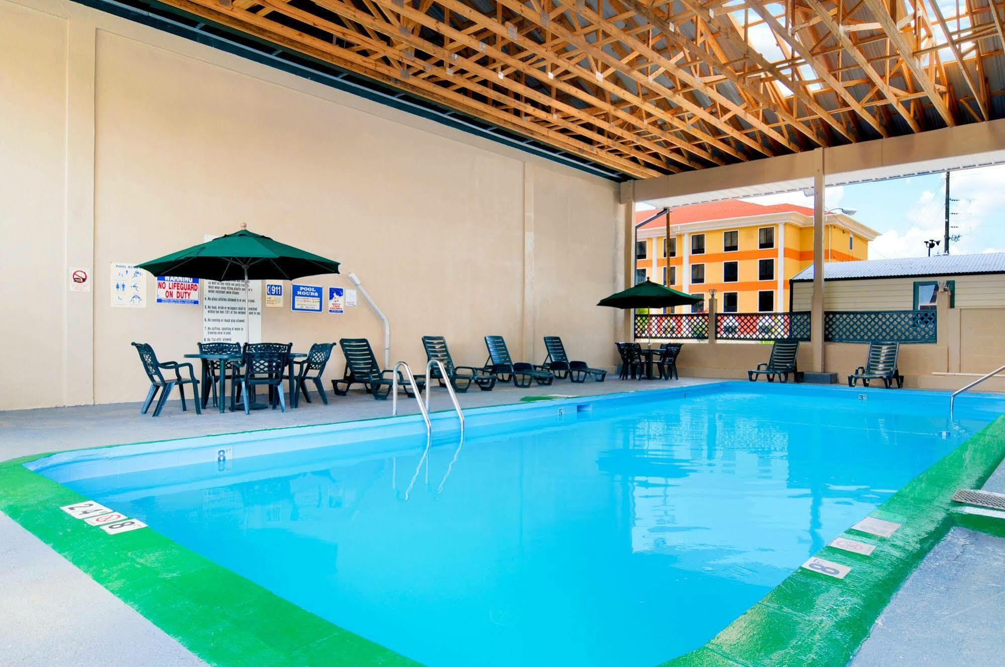 Days Inn By Wyndham Waycross Esterno foto