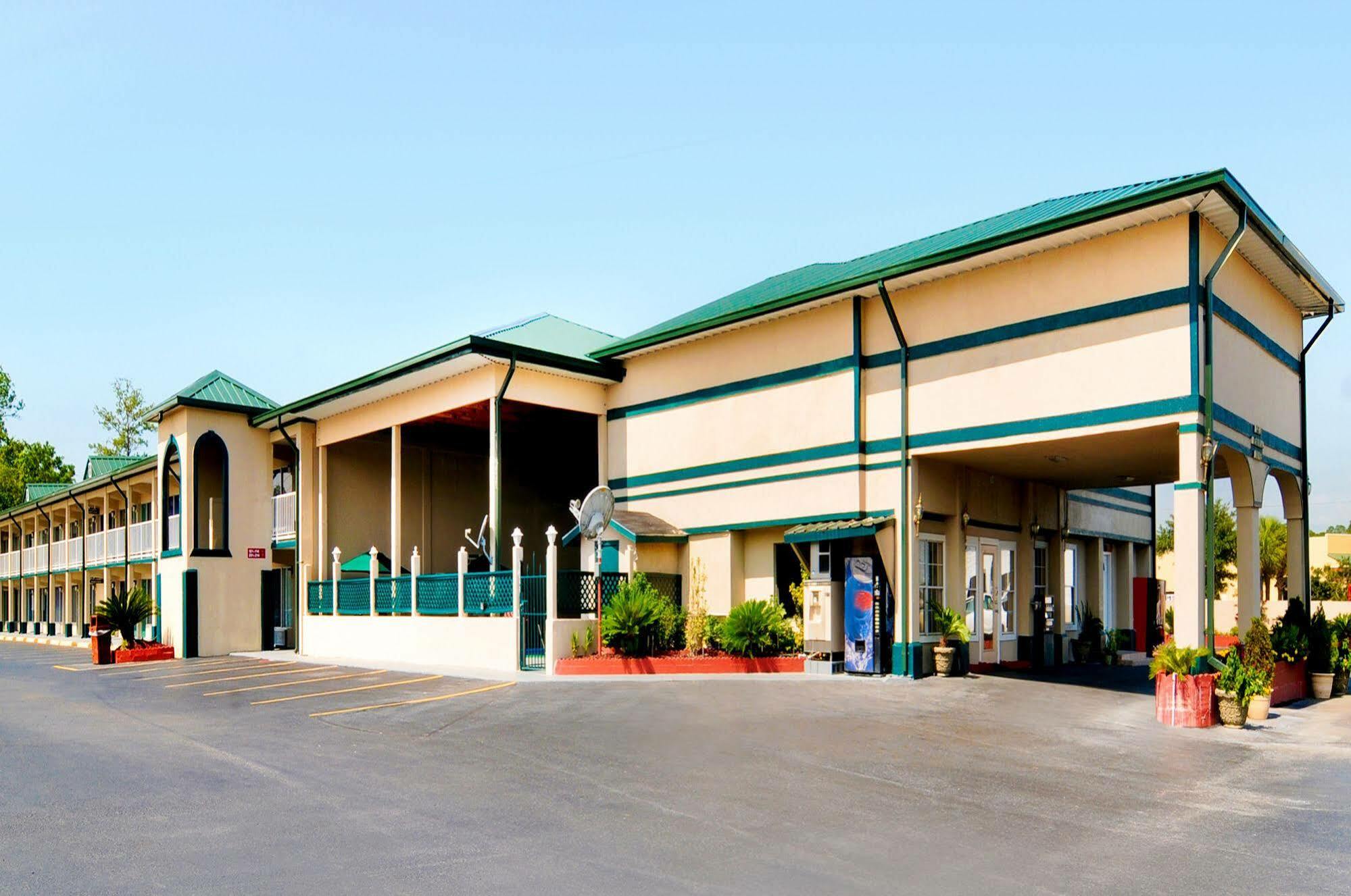 Days Inn By Wyndham Waycross Esterno foto